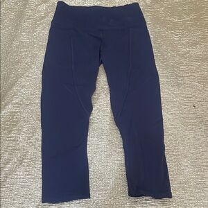 Navy Blue Pocketed Cropped Leggings
